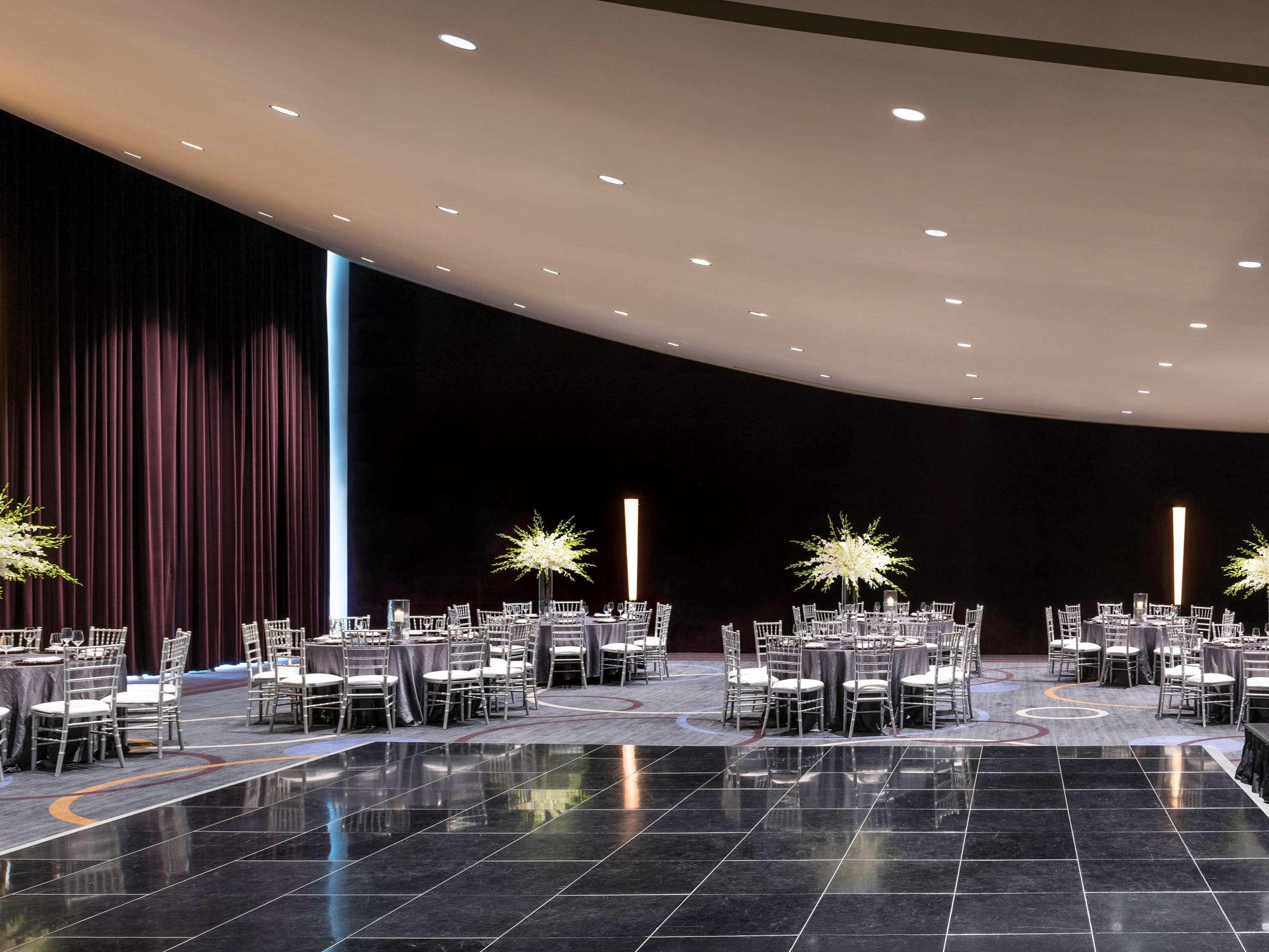 Hotel Sofitel Chicago Magnificent Mile Exterior foto The Grand Ballroom