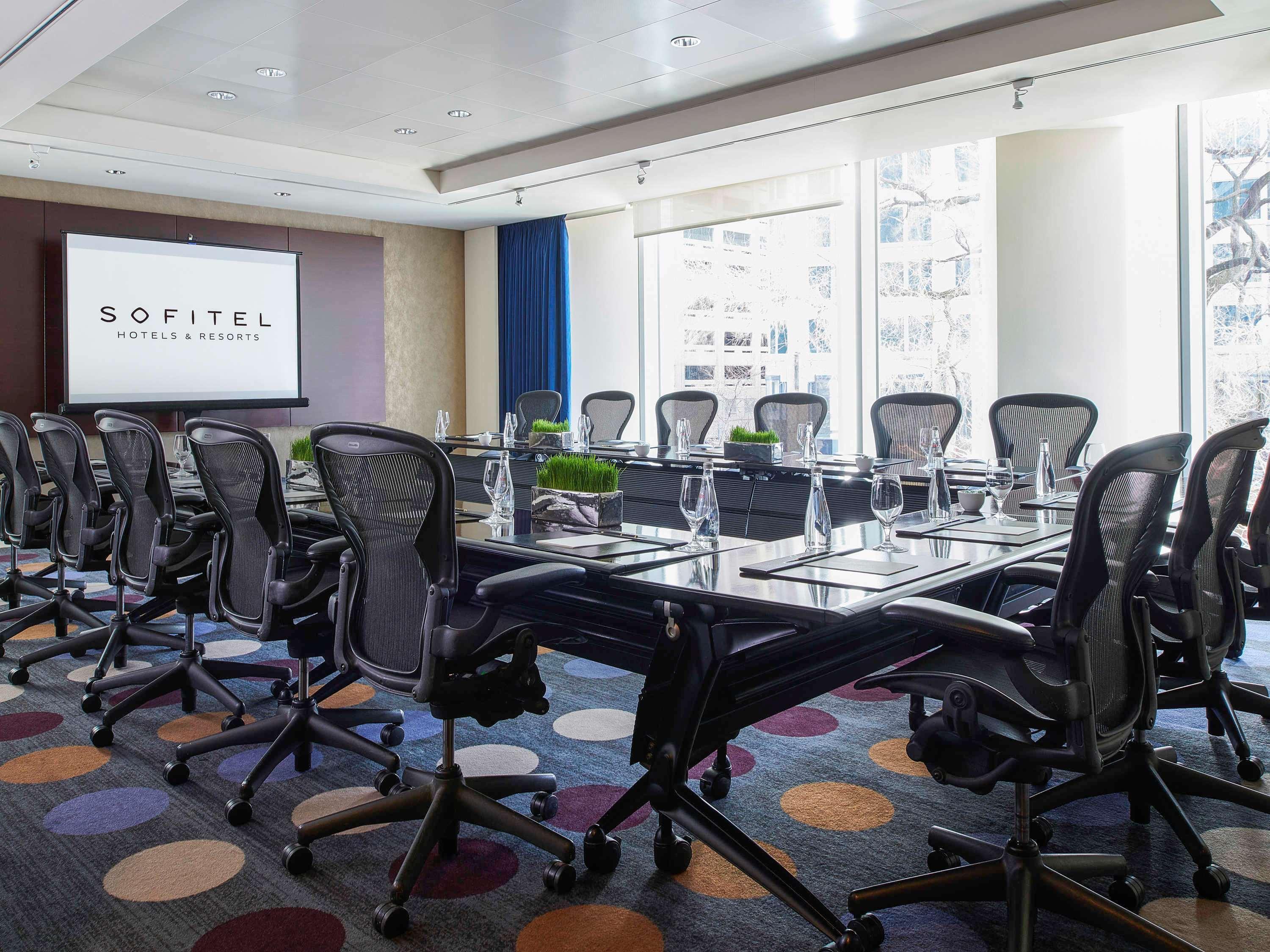 Hotel Sofitel Chicago Magnificent Mile Exterior foto Meeting room