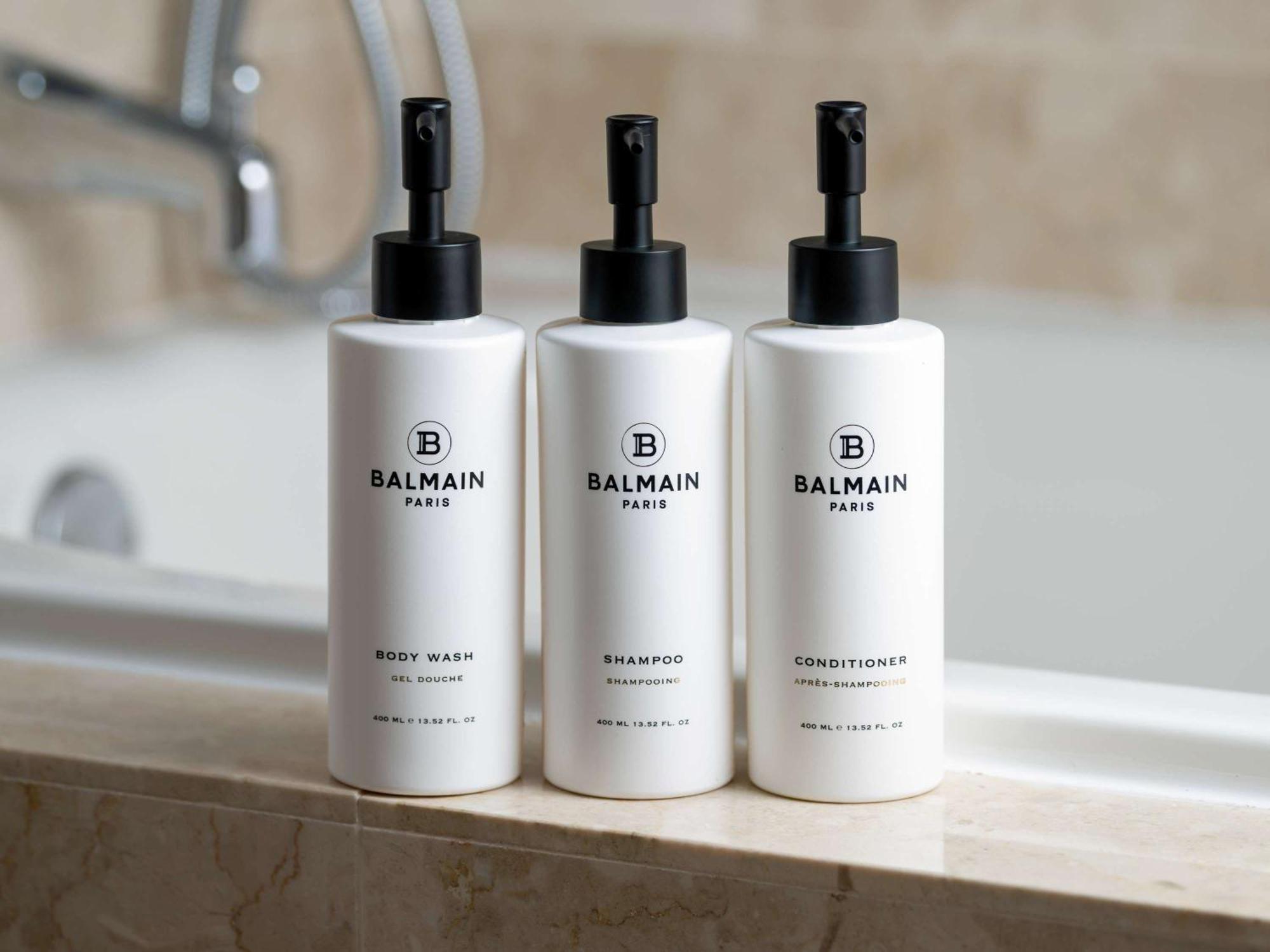 Hotel Sofitel Chicago Magnificent Mile Exterior foto Balmain Paris products