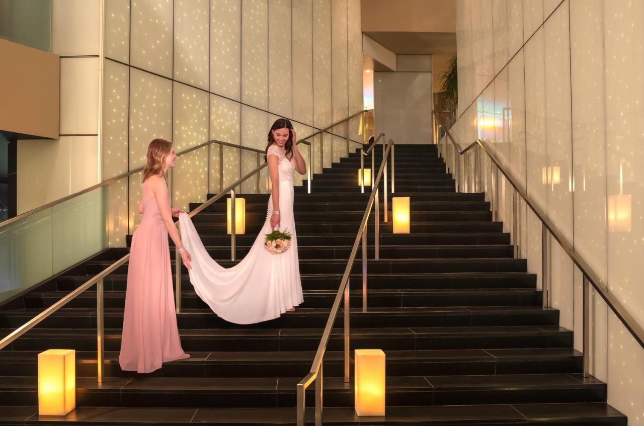 Hotel Sofitel Chicago Magnificent Mile Exterior foto Wedding at the hotel